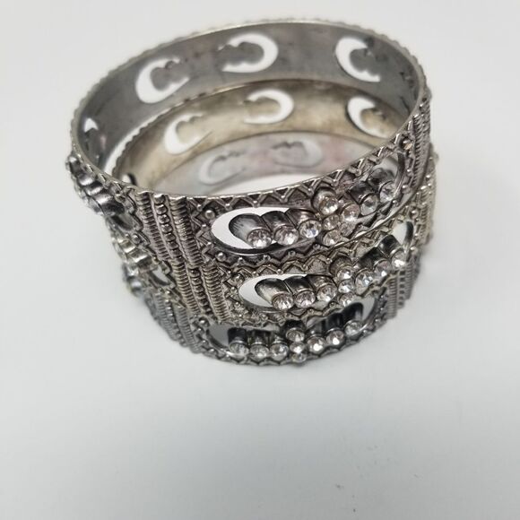 Set of three silver or silver like bracelets - Picture 10 of 11